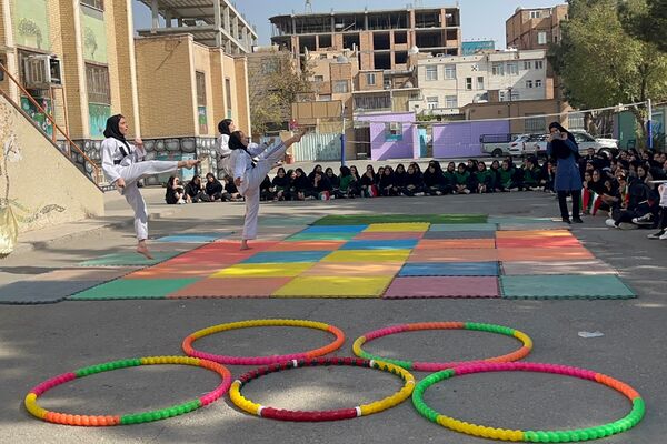 از حرکات رزمی دانش‌آموزان تا طناب‌کشی معلمان، المپیاد ورزشی مدرسه حکمت بهارستان‌دو