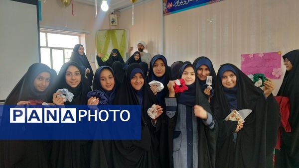 روز شاد و خاطره‌انگیز دانش‌آموزان در دبیرستان شاهد تکتم