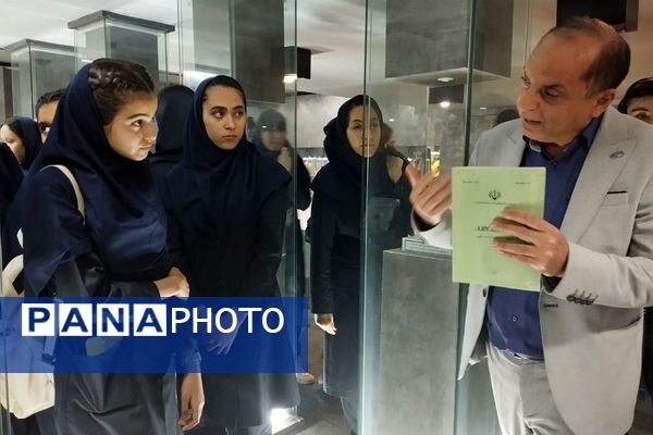 بازدید دانش‌آموزان ناحیه 2 بهارستان از کارخانه سرم‌سازی رازی