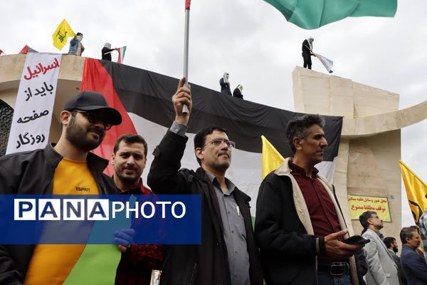 غرش خشم انقلابی دانشجویان دانشگاه آزاد مشهد علیه صهیونیسم و فریاد همبستگی با غزه