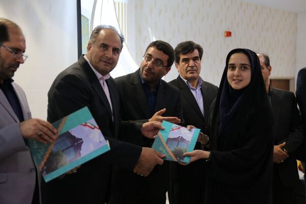 نشست مدیرکل آموزش و پرورش آذربایجان شرقی با نمایندگان مجلس دانش‌آموزی