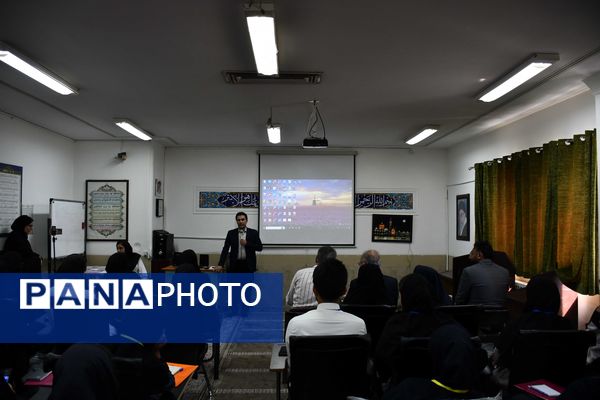 استقبال با شکوه از دانش‌آموز قهرمان و مربیان آموزش و پرورش عشایر فارس