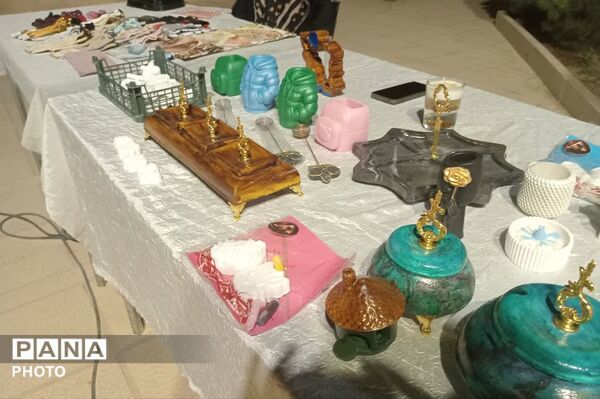 نمایش آثار هنری و مشاغل خانگی در کاروانسرای زکی‌خانی زرقان
