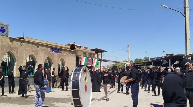 سیاه‌پوشی لردگان در روز عاشورا؛ تجلی شور و شعور حسینی