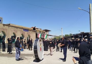 سیاه‌پوشی لردگان در روز عاشورا؛ تجلی شور و شعور حسینی