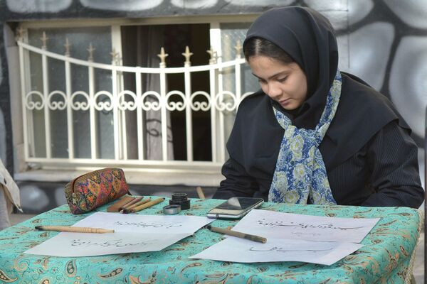 طنین زنگ انقلاب در بهارستان‌دو 
