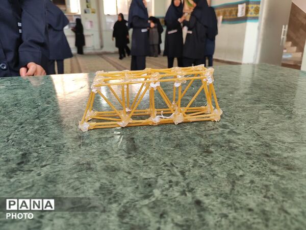 ساخت سازه‌های ماکارونی در دبیرستان معلم تفت