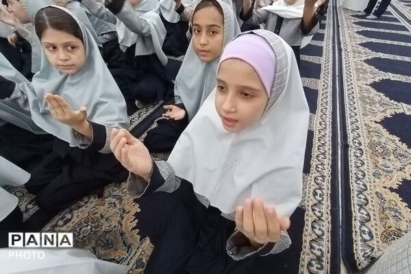 جشن میلاد حضرت زینب(س) در دبستان شهید آقچه‌لو رباط‌کریم