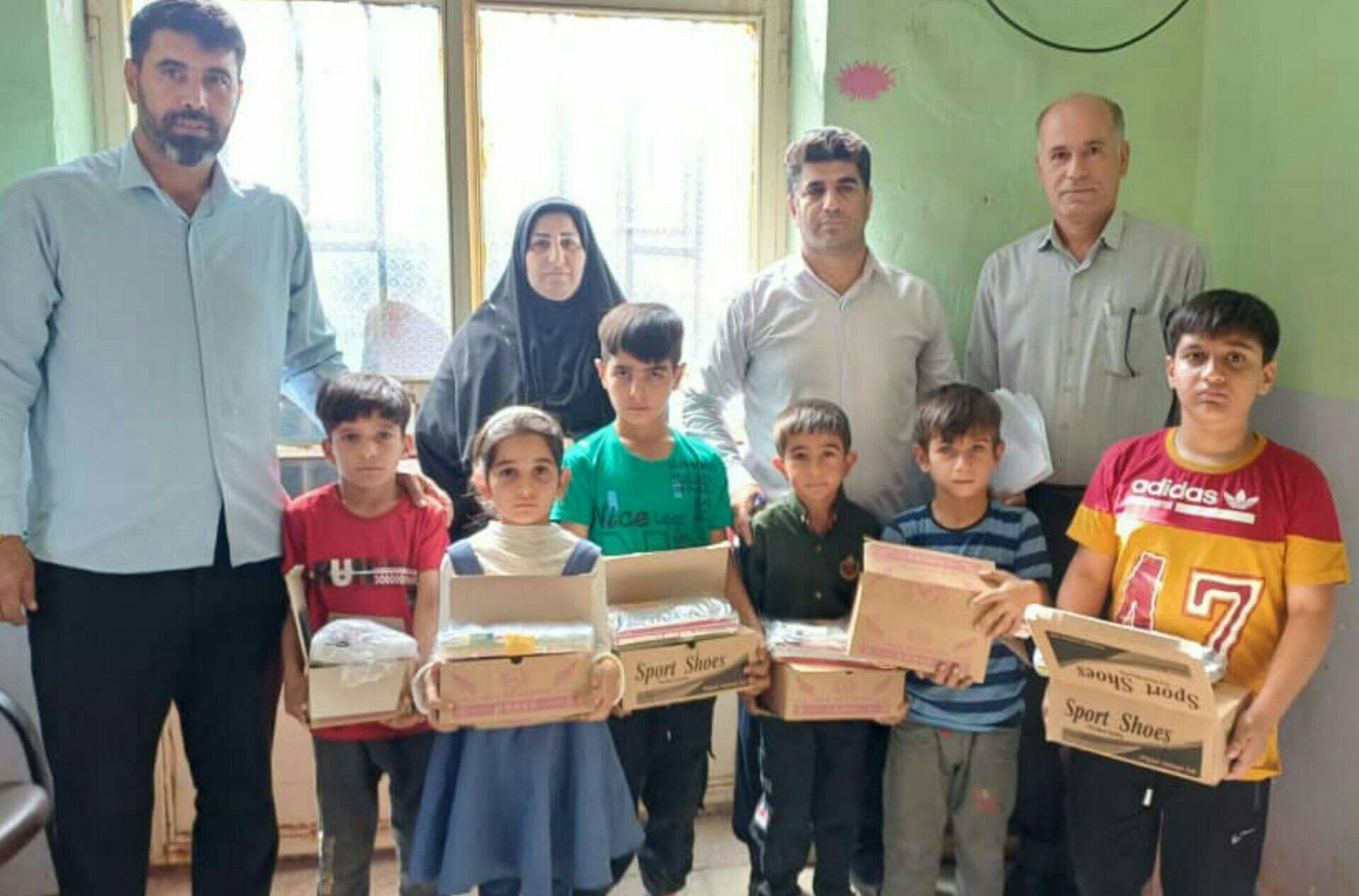 امید به مدارس عشایری؛ لوازم‌التحریر و پوشاک میان دانش‌آموزان میانکوه شرقی توزیع شد