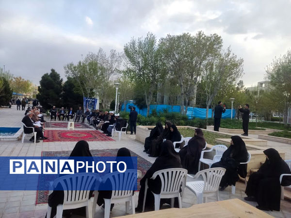 محفل جزء‌خوانی قرآن کریم در بوستان‌های قم