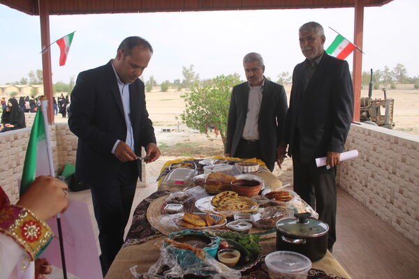 جشنواره غذا و صنایع دستی در اردوی تمشک دختران استان بوشهر