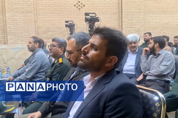 آیین اهدای ۲۵هزار بسته نوشت افزار به دانش‌آموزان نیازمند