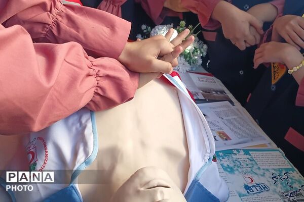 آموزش مهارت‌های پدافند غیرعامل به دانش‌آموزان آموزشگاه آیت‌الله هاشمی رفسنجانی قرچک