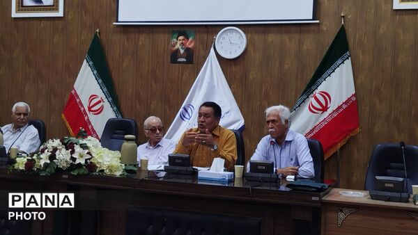 جلسات هفتگی پیشکسوتان فرهنگی در دبیرستان خیام