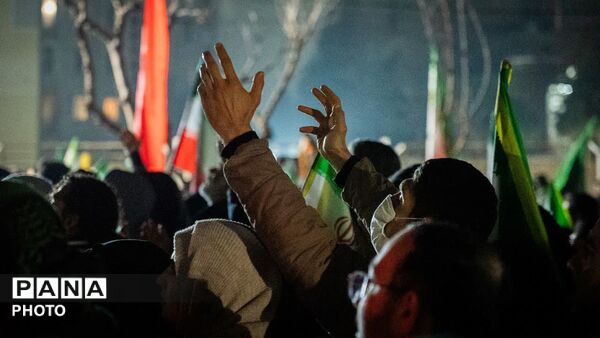 بیست‌وچهارمین موج مردم استان البرز در راهپیمایی هر شب خود در تجدید بیعت با رهبر انقلاب