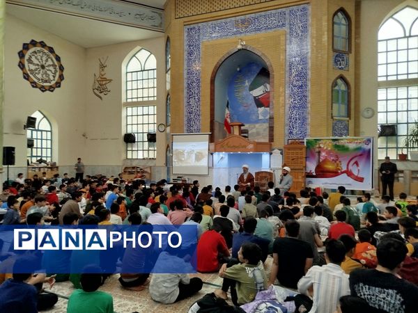 حضور امام جمعه شهرستان کاشمر در بین معتکفین دانش‌آموز در مسجد جامع شهرستان کاشمر 