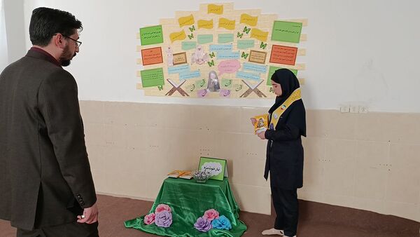 بازدید مسئولین استانی  از دبیرستان فرزانگان
