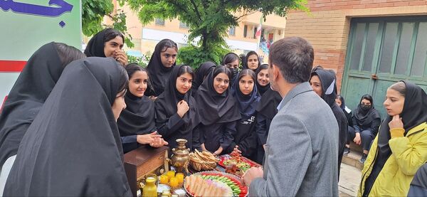 جشنواره صبحانه سالم در هنرستان موفقیان شهرستان نظرآباد