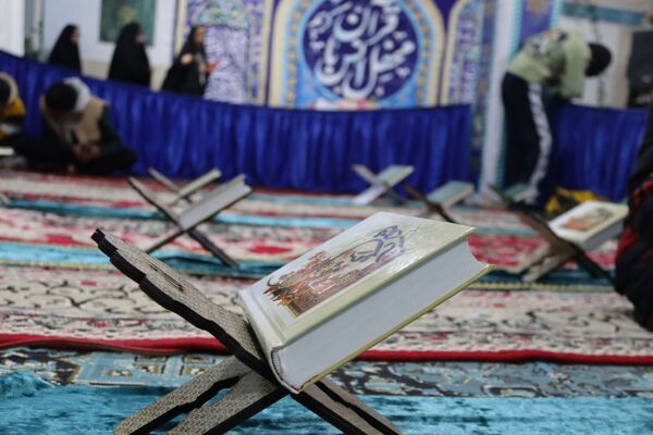 برنامه قرآنی «رواق» میزبان محفلی قرآنی