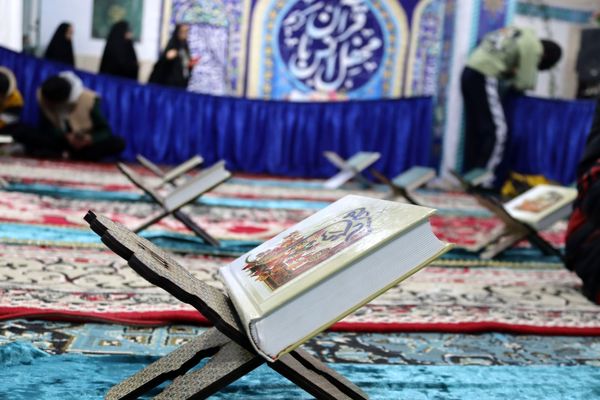 برنامه قرآنی «رواق» میزبان محفلی قرآنی