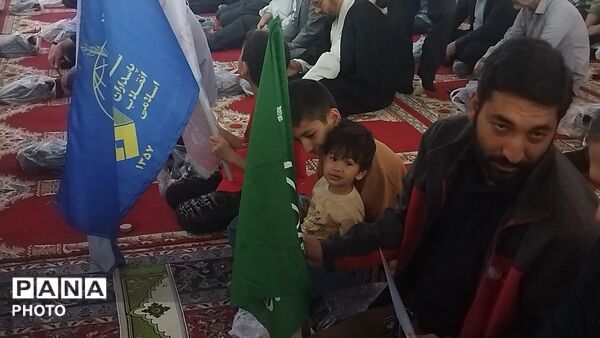 از پیر تا کودک در نماز جمعه نیشابور حضور دارند-۲