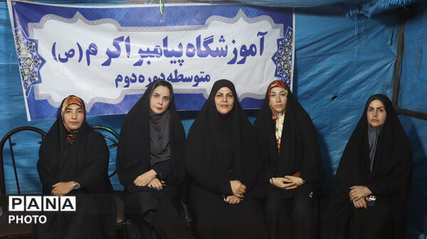 حضور در تجمعات شبانه در میدان شهید امام خامنه‌ای پاکدشت