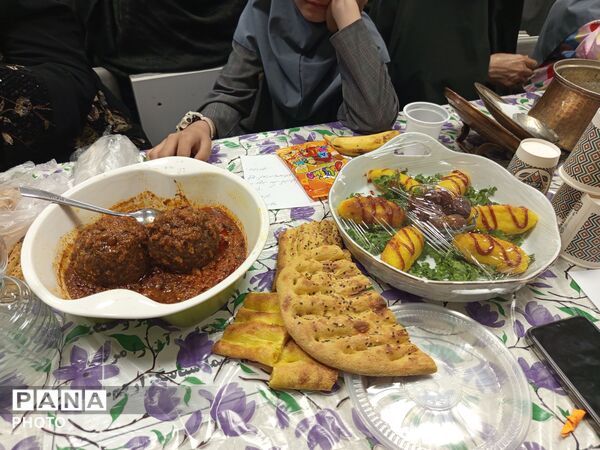  طعم غذای سنتی مادر بزرگ ها ، زیر سقف دبستان مصلی نژادحضرت زینب (س)