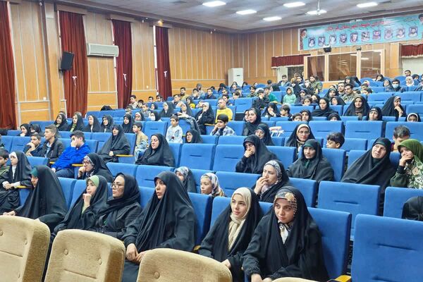 آیین تجلیل از برگزیدگان مسابقات قرآن و عترت بسیج قرچک