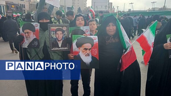 حضور پر شور مردم مشهد در راهپیمایی ۲۲ بهمن