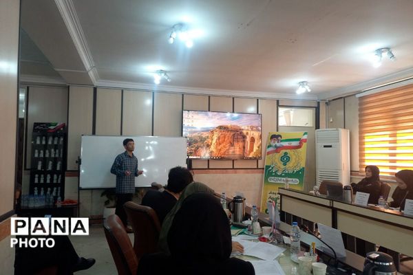 جشنواره «همیار معلم» در اداره آموزش‌وپرورش شهریار