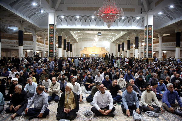 اجتماع لبیک یا حسین(ع) و گرامیداشت شهدای 15 خرداد در حرم حضرت معصومه(س)