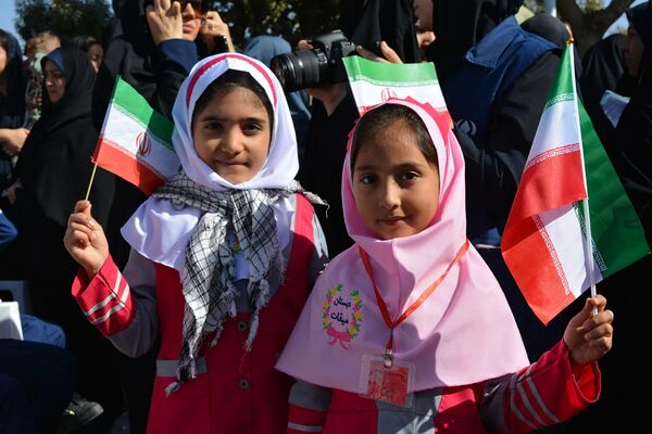تجلی اقتدار مردم بهارستان در راهپیمایی ۱۳ آبان