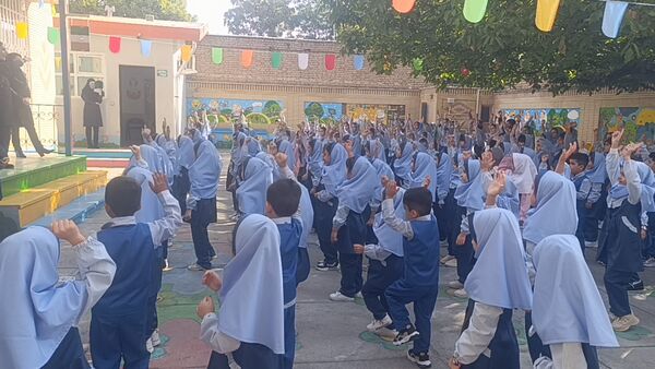 زنگ آغاز مهر در دبستان دخترانه مهر و ماه آشخانه 