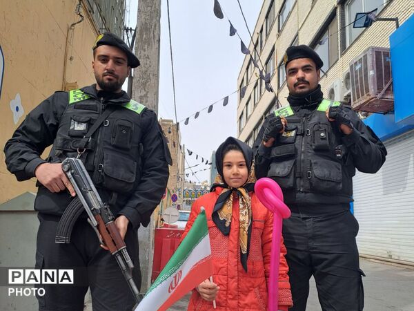 بیعت دانش آموزان دبستان نرجس با رهبر انقلاب