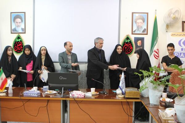 تجلیل از دانش‌آموز خبرنگاران پانا کاشان