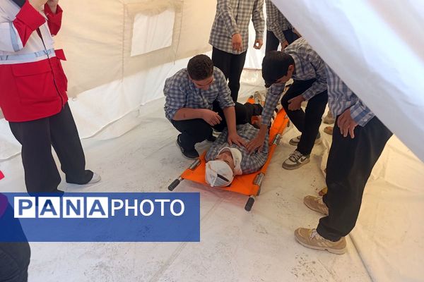 مراسم پدافند غیرعامل در دبیرستان بشارت بهارستان‌دو 