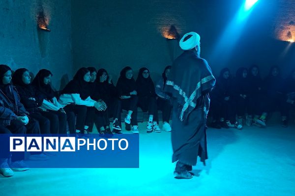 بازدید دانش‌آموزان دبیرستان یادگار امام از کوچه‌های بنی‌هاشم