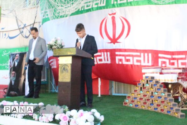 جشن شکوفه‌ها در دبستان کشاورز با استقبال ویژه از کلاس‌اولی‌ها