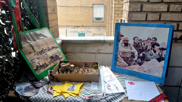 بازدید مدیر ارتباطات اتحادیه انجمن های اسلامی دانش آموزان از نمایشگاه مدرسه انقلاب در قم