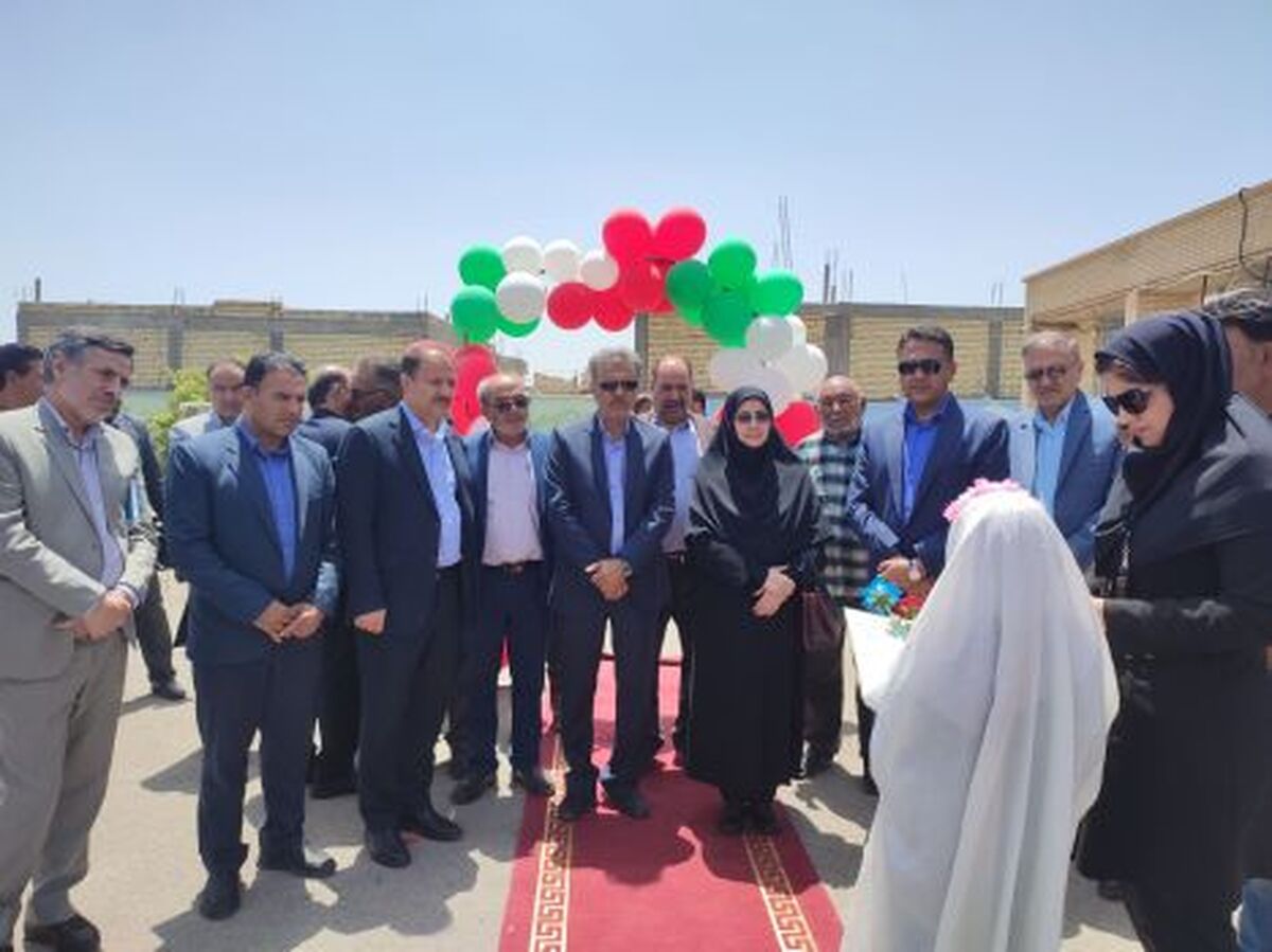 افتتاح دو طرح ورزشی مدارس توسط معاون آموزش ابتدایی در شهرستان فسا/ ۱۴۰ فضای ورزشی در استان فارس در دست احداث است