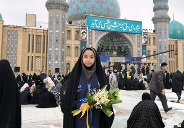 حال و هوای زائران مسجد مقدس جمکران به مناسبت نیمه شعبان در شادی پیمایی