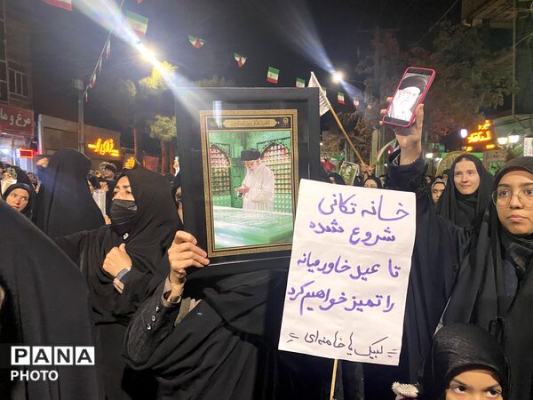  حضور مردم باخرز در آیین دشمن‌سوزی چهارشنبه‌سوری آخر سال