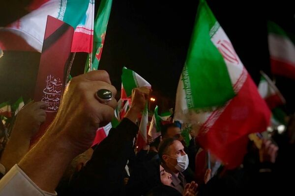 جلوه‌هایی از حماسه حضور در میدان انقلاب