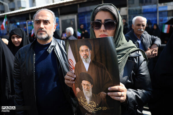 تشییع پیکر شهیدان لاریجانی، سلیمانی و شهدای ناوشکن دنا