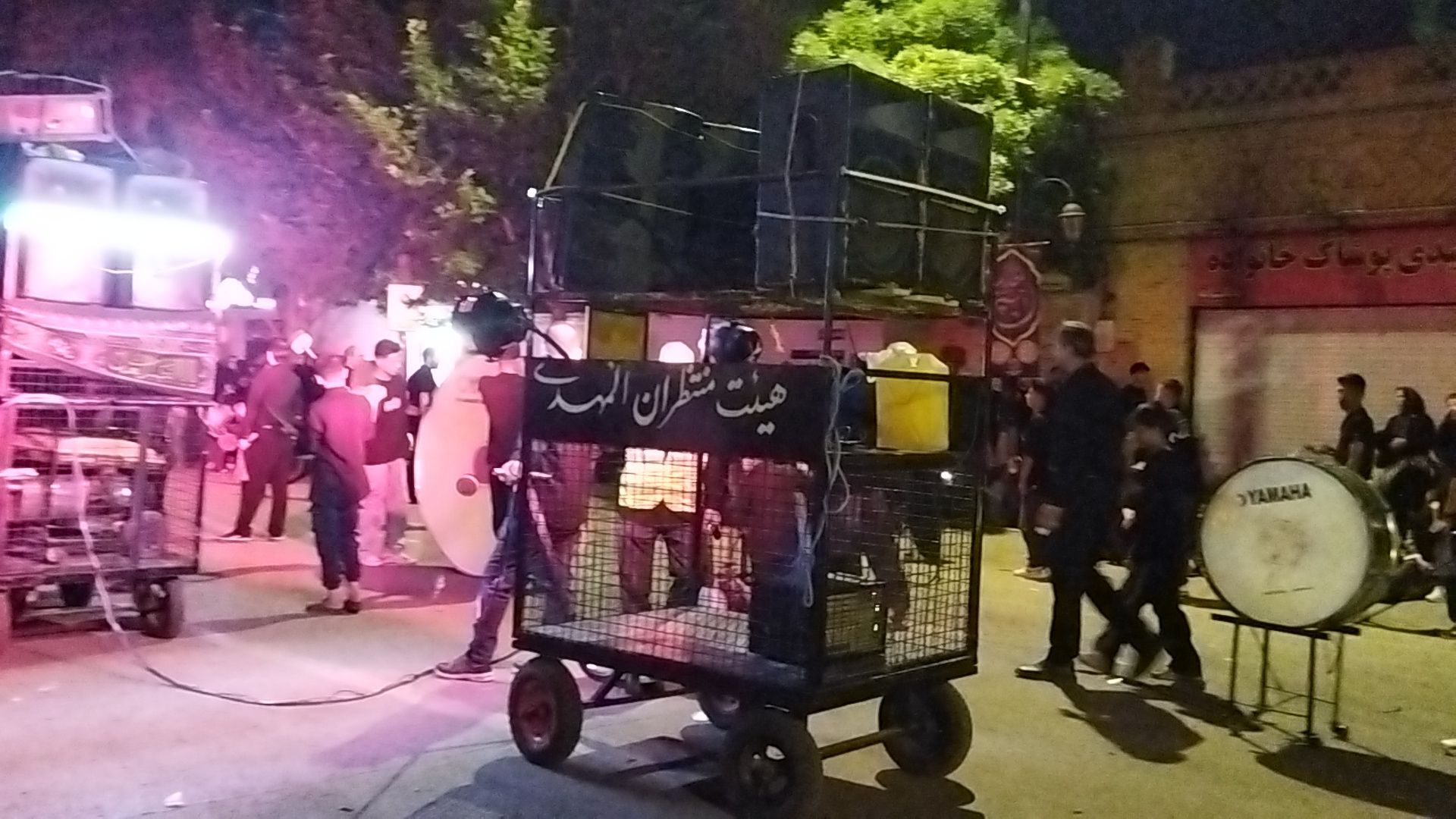 گذری بر فعالیت هیات جوانان المهدی در شب عاشورا 