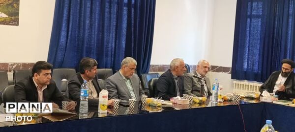 نشست مجمع خیرین‌ مدرسه‌ساز در چهاردانگه 