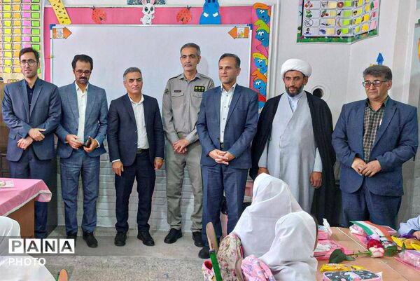 جشن شکوفه‌های کلاس اولی در دبستان فرهنگیان