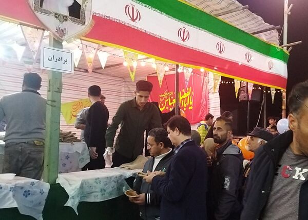 گذری بر موکب های پذیرایی مهدیه در شب میلاد حضرت مهدی (ع)