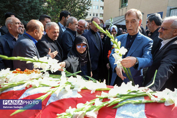 مراسم تشییع پیکر رئیس مجمع خیرین مدرسه‌ساز