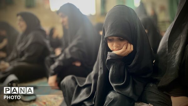 نماز جماعتی که در غم فراق پدر امت خوانده شد